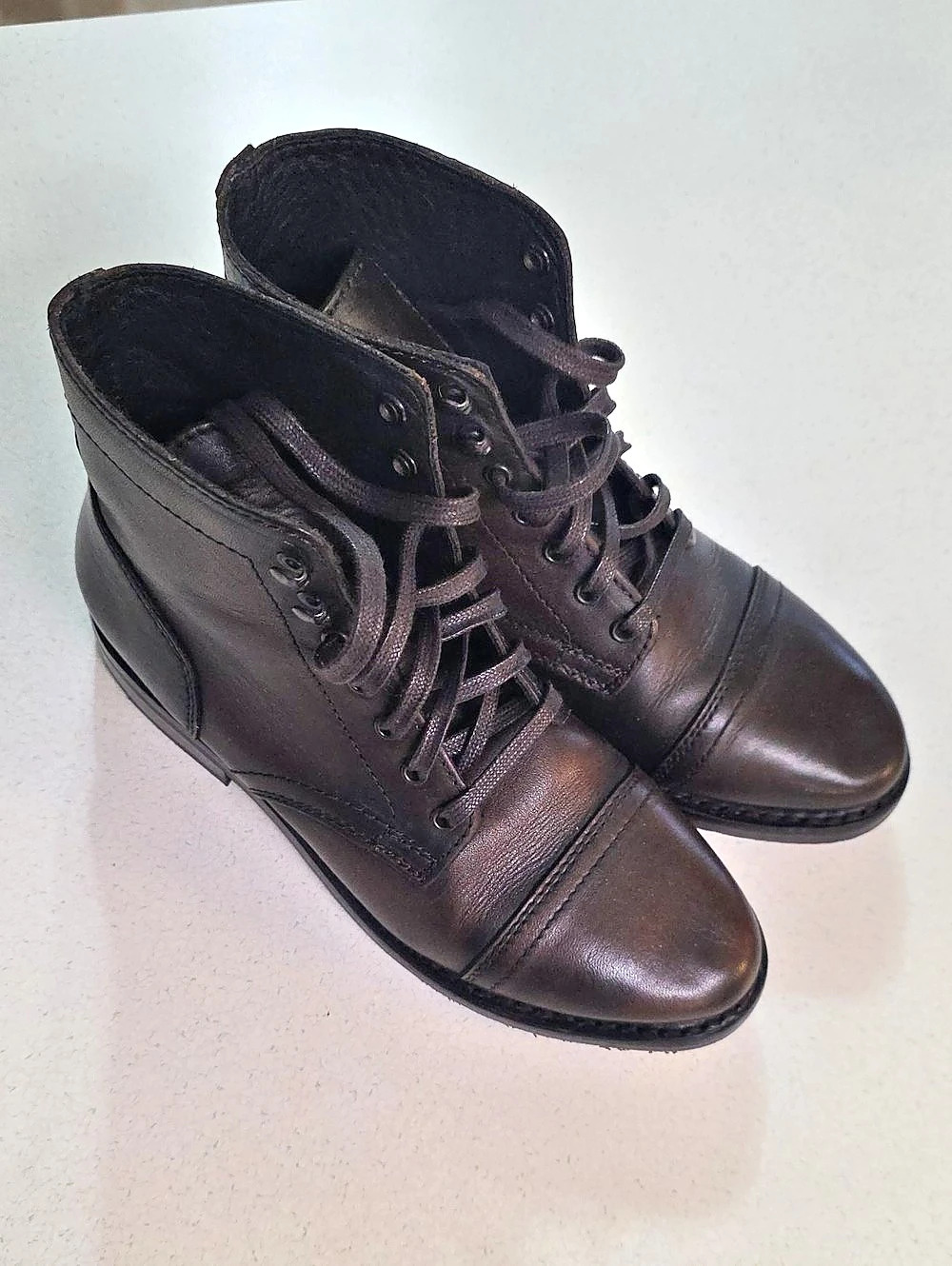 READ DESCRIPTION*! Thursday Boot Co. Thursday Women's Leather Lace-Up Boots US 8